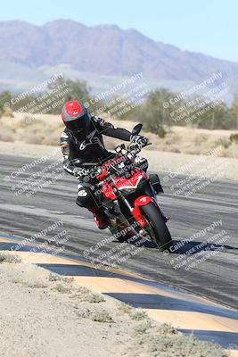 media/Dec-04-2025-Racers Edge (Thu) [[5ebc9f124d]]/3-B Group/3-Session 2 (Turn 7 Inside)/